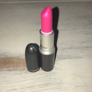 MAC Amplified Lipstick “Show Orchid”